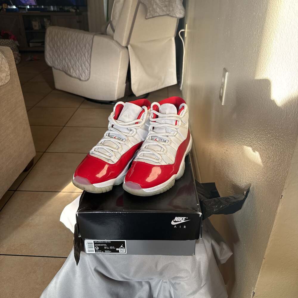 Nike Air Jordan 11 Retro Cherry